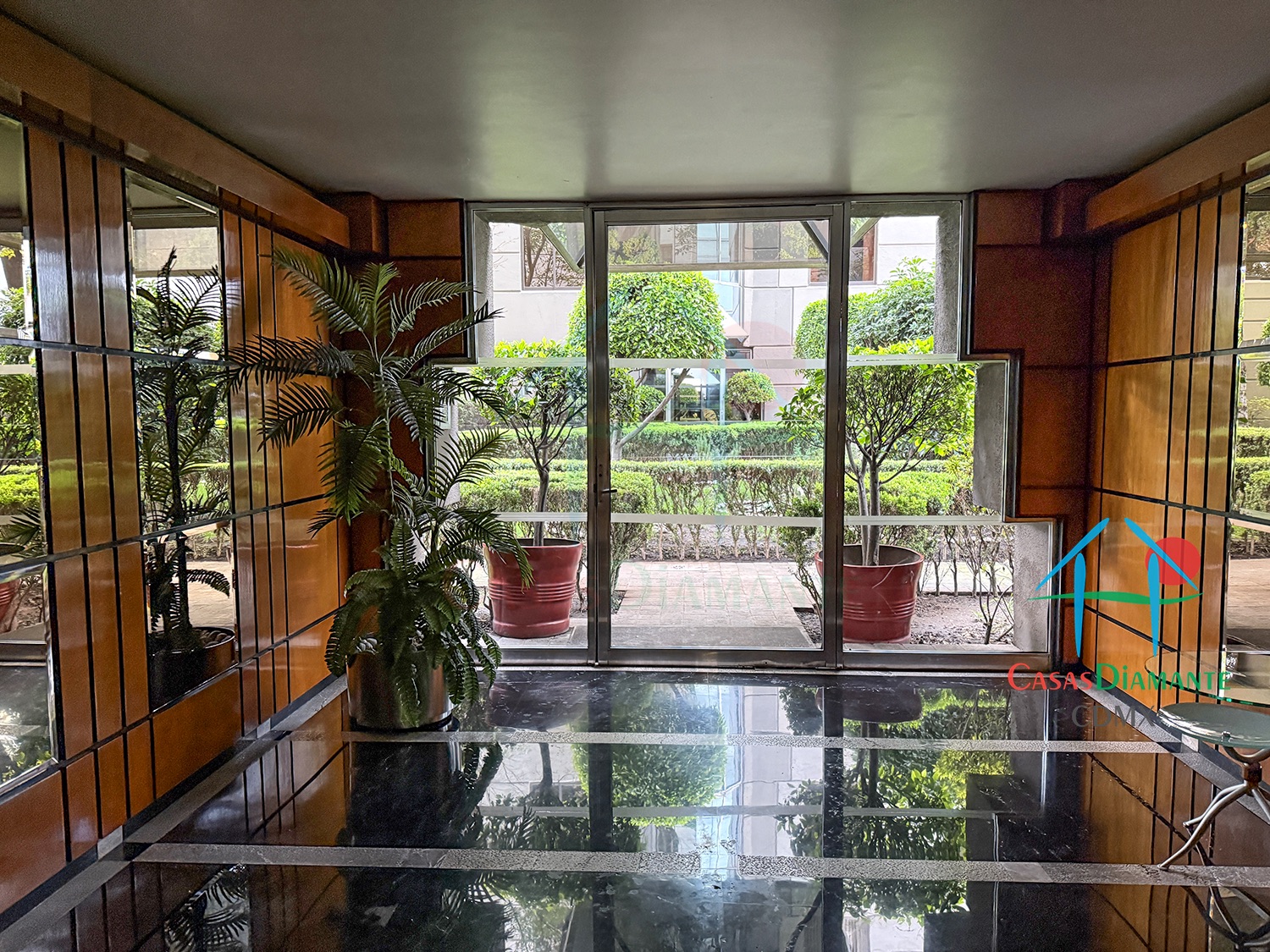 Edificio Jardines en la montaña - Acceso 4